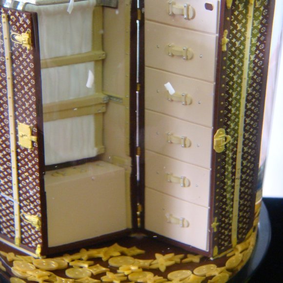 Louis Vuitton Snow Globe monogram luggage truck limited edition - Picture 8 of 8